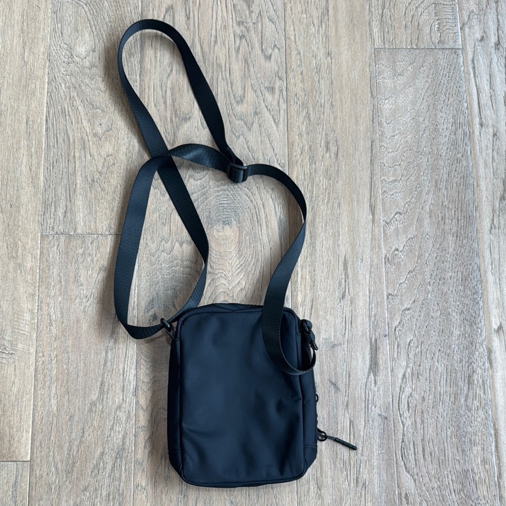 Easy Access Crossbody Bag 1.5L - Picture 4 of 6